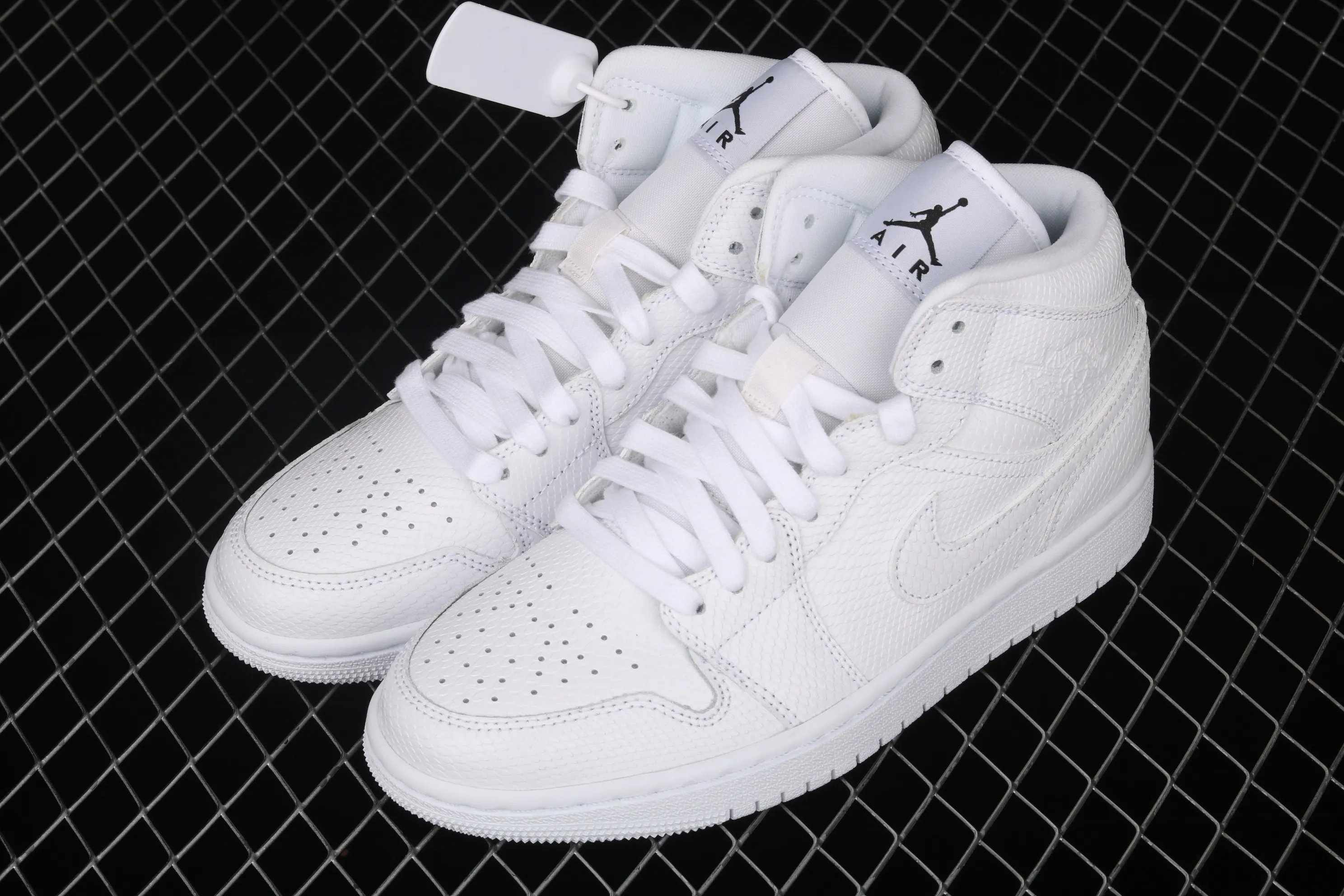 All categories Air Jordan Jordan series basketball shoes Air Jordan 1 Mid Air Jordan 1 Mid AJ1 Joe 1 snake pattern white mid-top basketball shoes series BQ6472-110